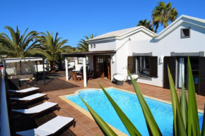 VILLA ALAI. PRIVACIDAD. PISCINA CLIMATIZADA. WIFI. TV CABLE.